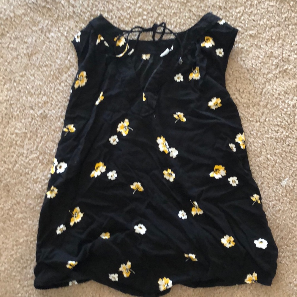 Sleeveless dressy blouse